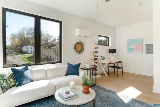 985 5TH ST SW, Charlottesville, VA 22902