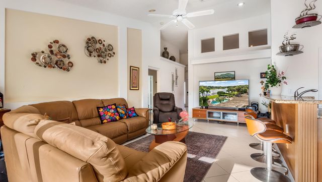 3171 Overlook Road, Davie, FL 33328