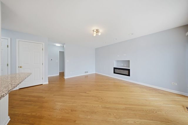 121 AUGUSTA Drive, Streamwood, IL 60107