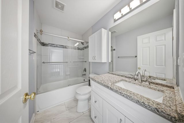 121 AUGUSTA Drive, Streamwood, IL 60107