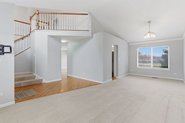 121 AUGUSTA Drive, Streamwood, IL 60107