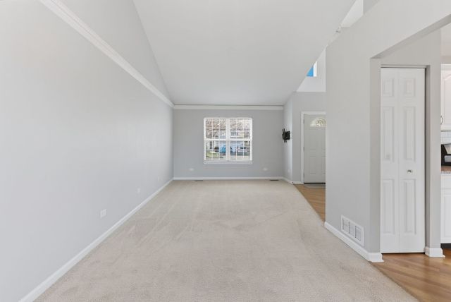 121 AUGUSTA Drive, Streamwood, IL 60107