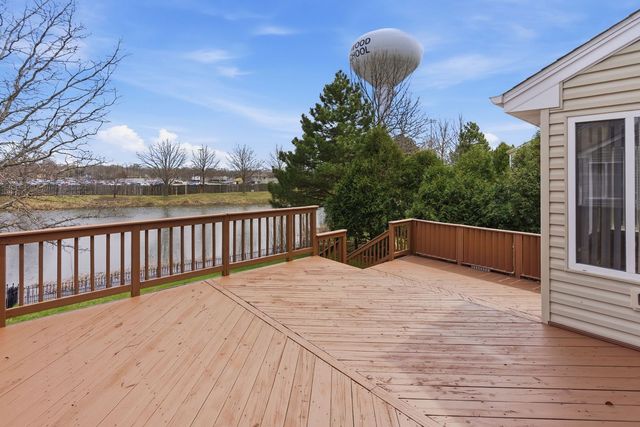 121 AUGUSTA Drive, Streamwood, IL 60107