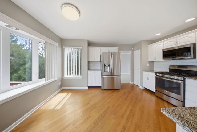 121 AUGUSTA Drive, Streamwood, IL 60107