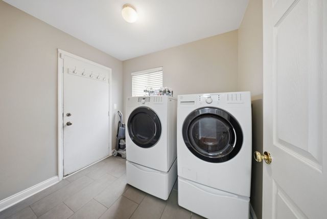 121 AUGUSTA Drive, Streamwood, IL 60107