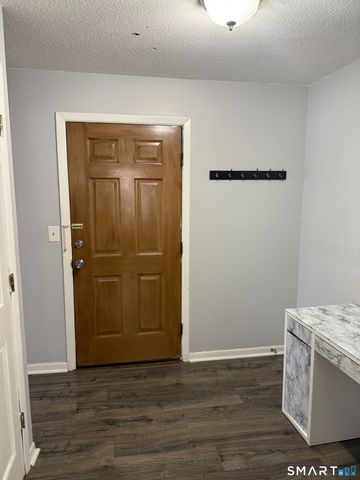 54 Roosevelt Street 2nd Floor, Hartford, CT 06114