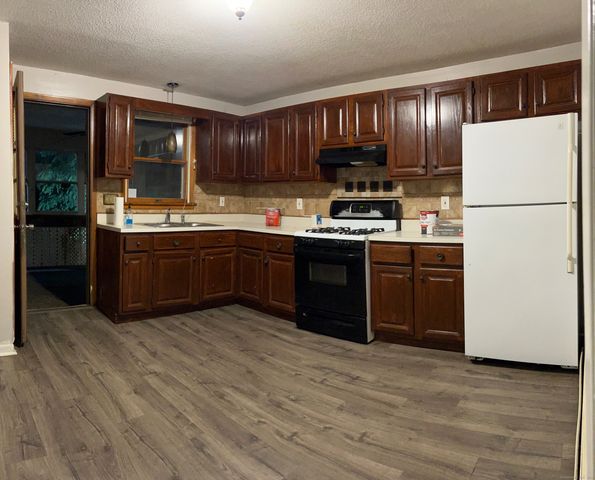 54 Roosevelt Street 2nd Floor, Hartford, CT 06114
