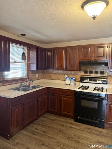 54 Roosevelt Street 2nd Floor, Hartford, CT 06114