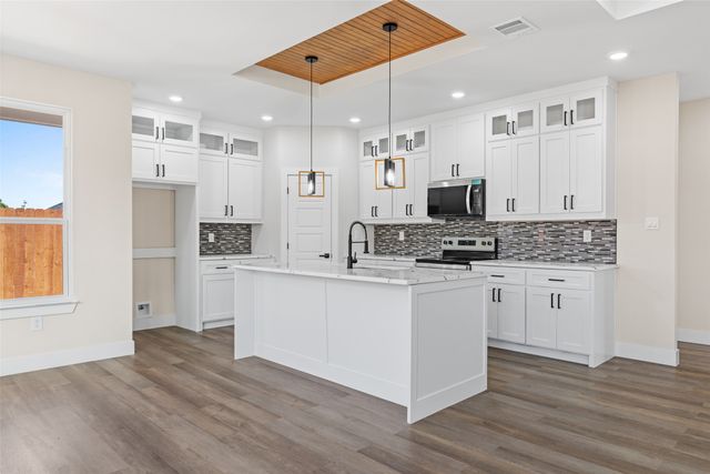 5847 Black Pine Circle, Granbury, TX 76048