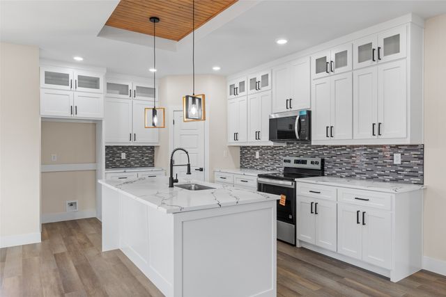 5847 Black Pine Circle, Granbury, TX 76048