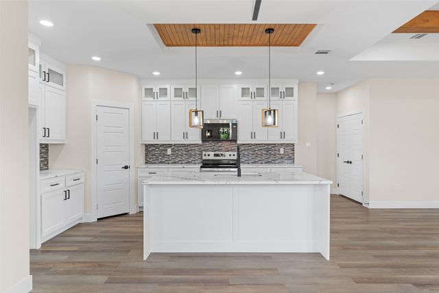 5847 Black Pine Circle, Granbury, TX 76048