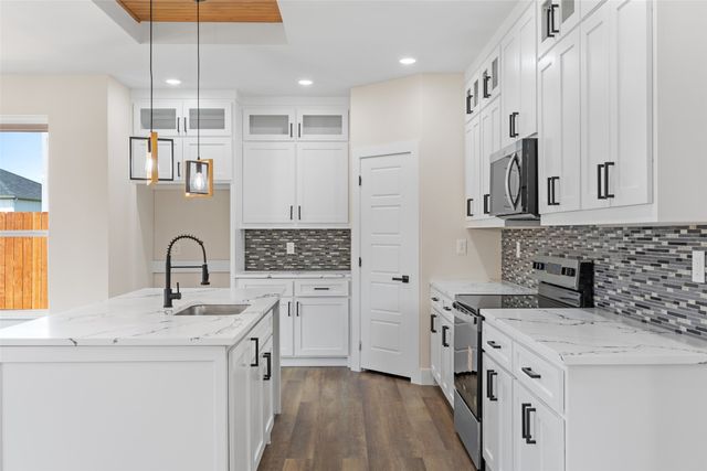 5847 Black Pine Circle, Granbury, TX 76048