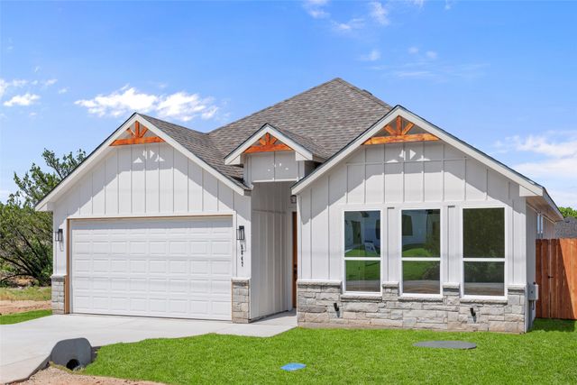 5847 Black Pine Circle, Granbury, TX 76048