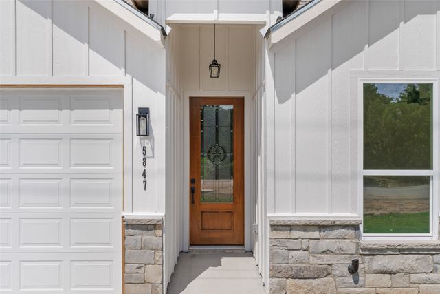 5847 Black Pine Circle, Granbury, TX 76048