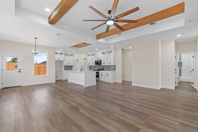 5847 Black Pine Circle, Granbury, TX 76048