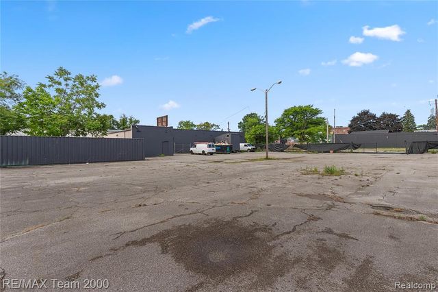 17170 Burgess, Detroit, MI 48219