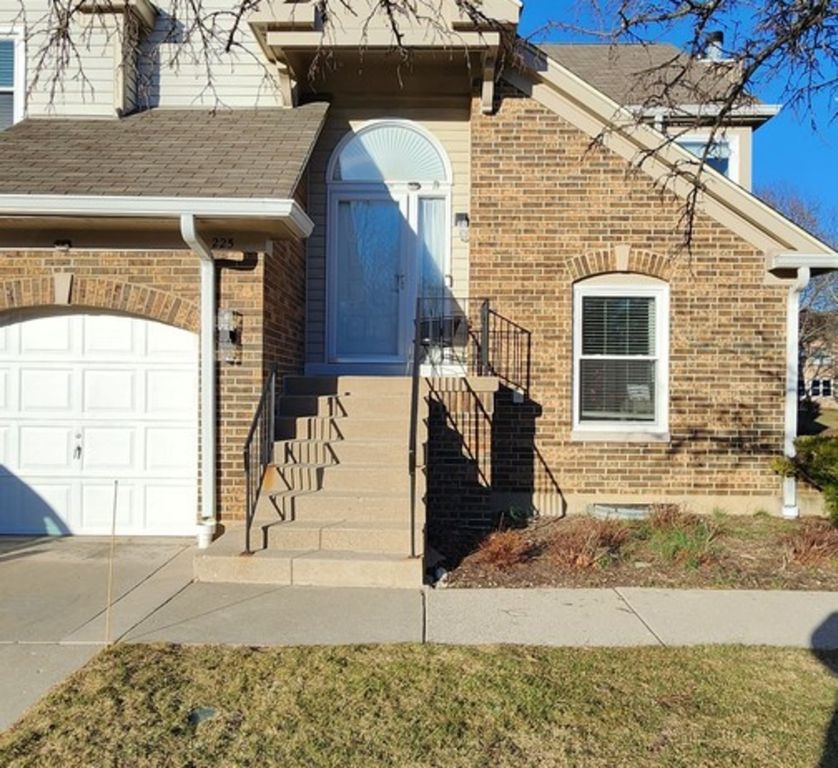 225 Willow Parkway, Buffalo Grove, IL 60089