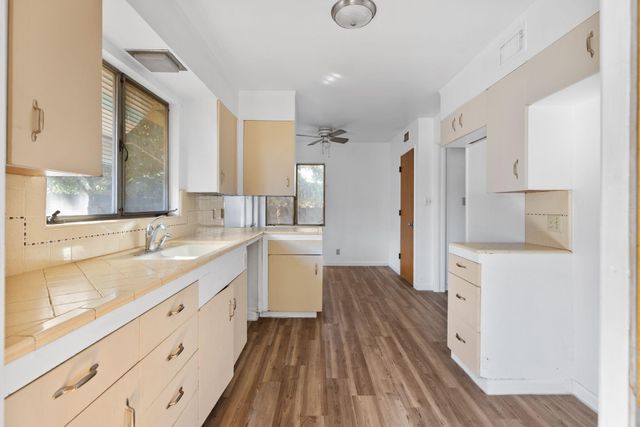 61 N Sinarle Place, Porterville, CA 93257