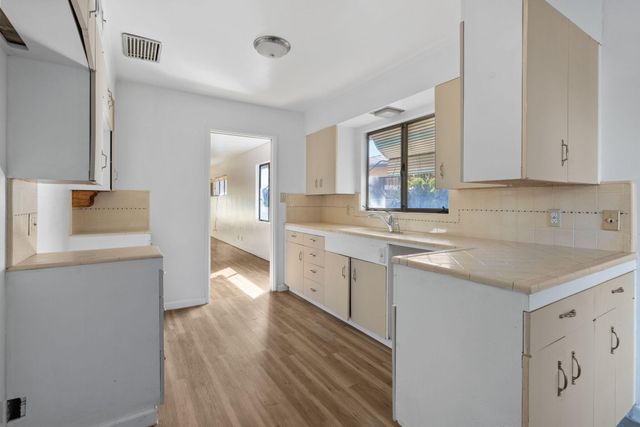 61 N Sinarle Place, Porterville, CA 93257