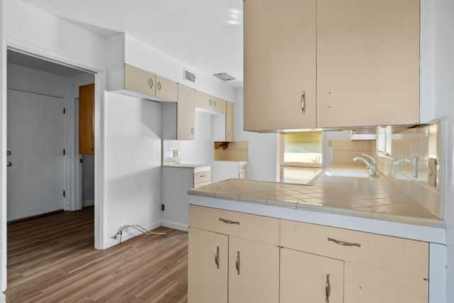 61 N Sinarle Place, Porterville, CA 93257