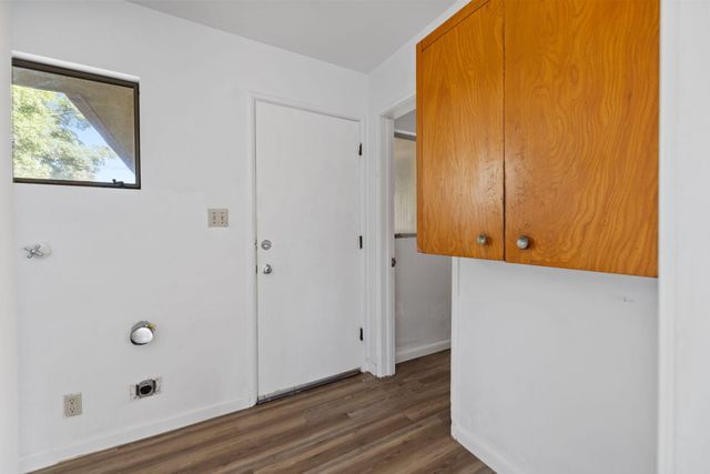 61 N Sinarle Place, Porterville, CA 93257