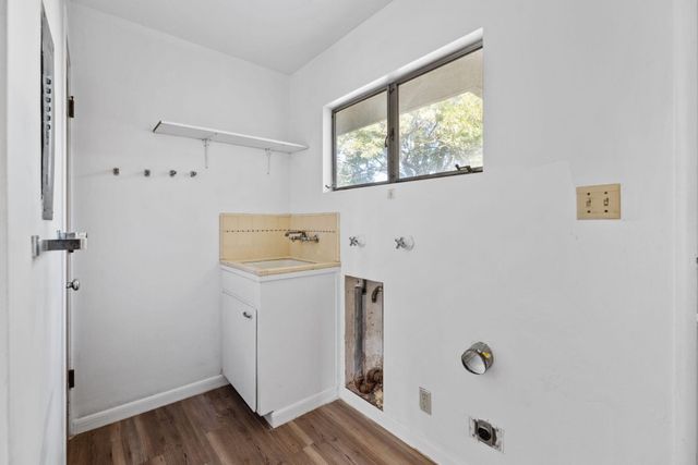 61 N Sinarle Place, Porterville, CA 93257