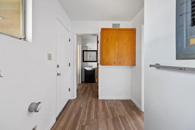 61 N Sinarle Place, Porterville, CA 93257