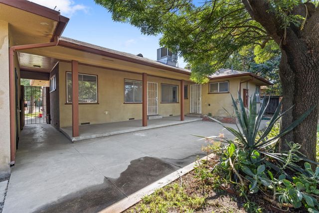 61 N Sinarle Place, Porterville, CA 93257