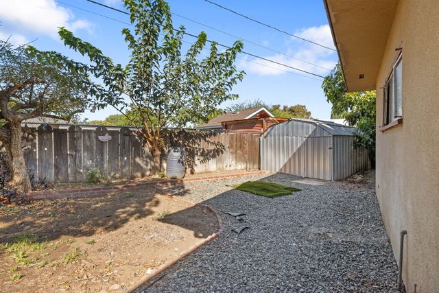 61 N Sinarle Place, Porterville, CA 93257