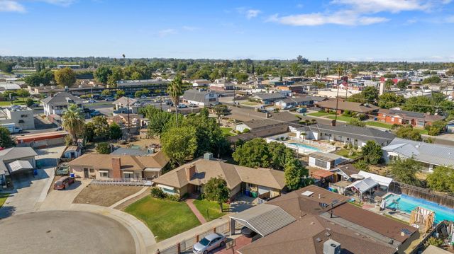61 N Sinarle Place, Porterville, CA 93257