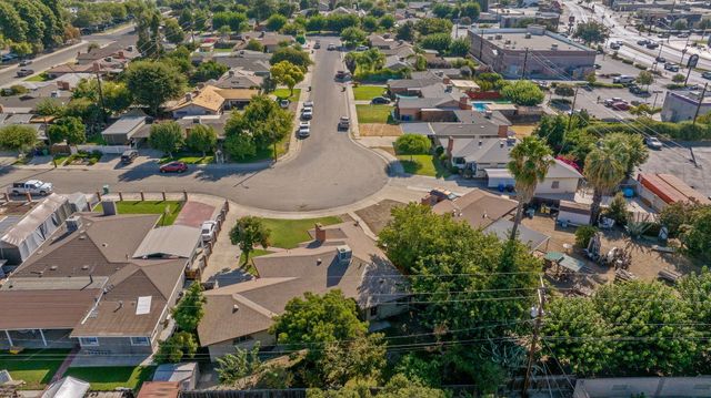 61 N Sinarle Place, Porterville, CA 93257