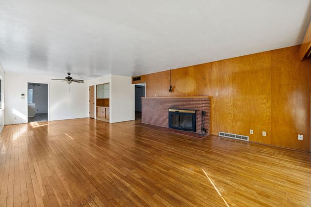 61 N Sinarle Place, Porterville, CA 93257