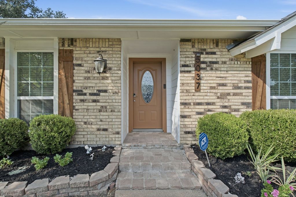 5037 Blue Glen Drive, The Colony, TX 75056 — photo 3
