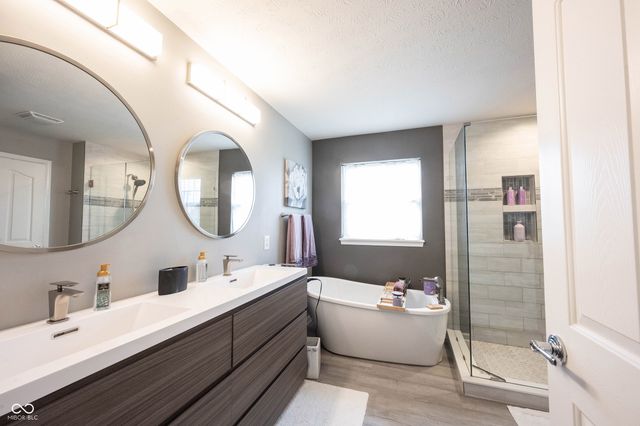 9245 Windrift Way, Zionsville, IN 46077