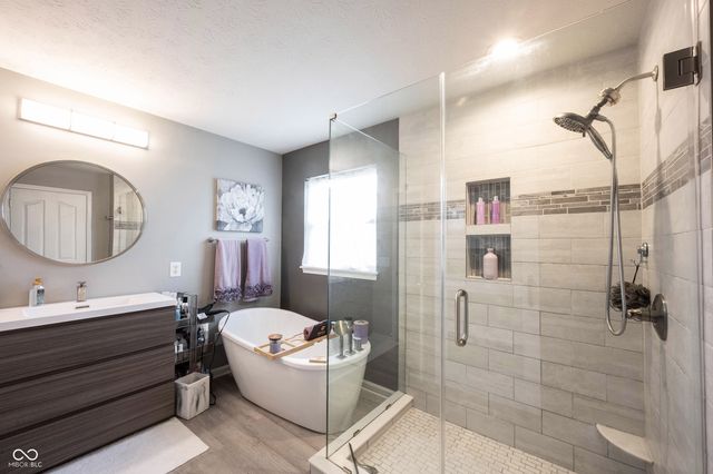 9245 Windrift Way, Zionsville, IN 46077