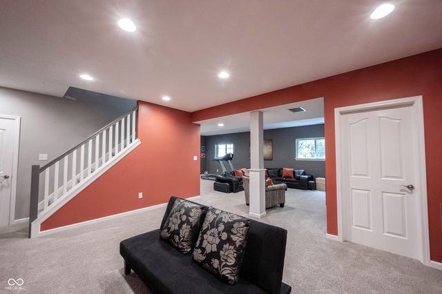 9245 Windrift Way, Zionsville, IN 46077