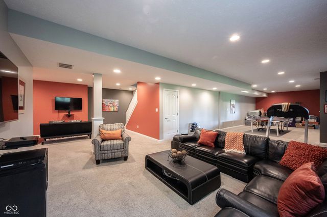 9245 Windrift Way, Zionsville, IN 46077