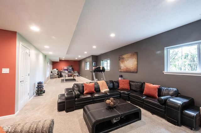 9245 Windrift Way, Zionsville, IN 46077