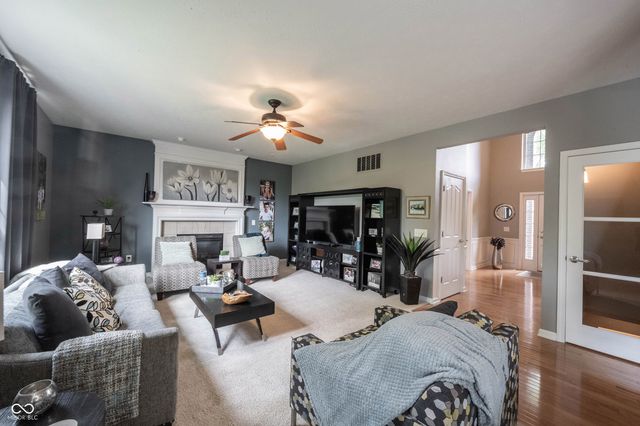 9245 Windrift Way, Zionsville, IN 46077