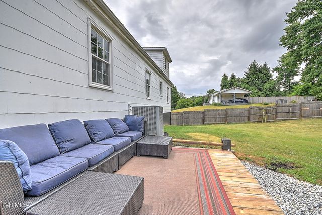 125 Maplelawn Drive, Bristol, TN 37620