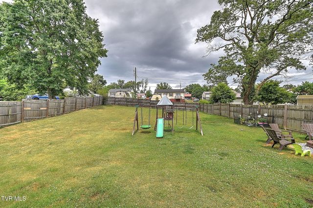 125 Maplelawn Drive, Bristol, TN 37620