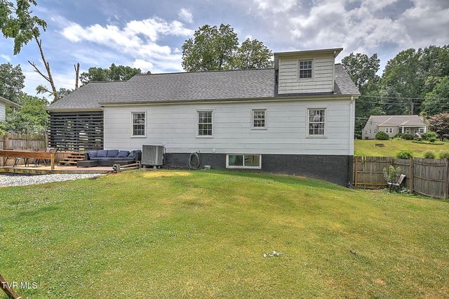 125 Maplelawn Drive, Bristol, TN 37620