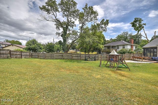 125 Maplelawn Drive, Bristol, TN 37620