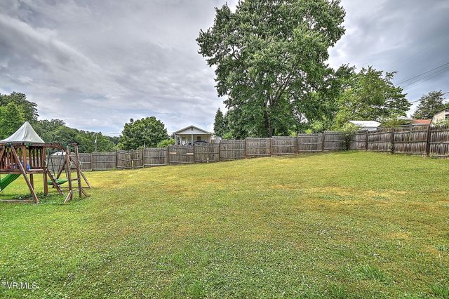 125 Maplelawn Drive, Bristol, TN 37620
