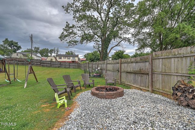 125 Maplelawn Drive, Bristol, TN 37620
