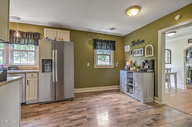 125 Maplelawn Drive, Bristol, TN 37620