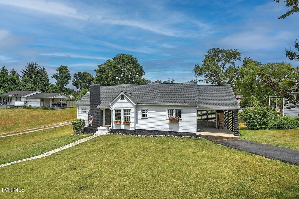 125 Maplelawn Drive, Bristol, TN 37620
