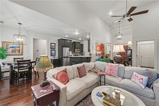 4058 N Zion Valley Drive, Fayetteville, AR 72703