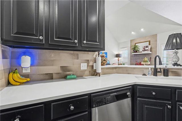 4058 N Zion Valley Drive, Fayetteville, AR 72703