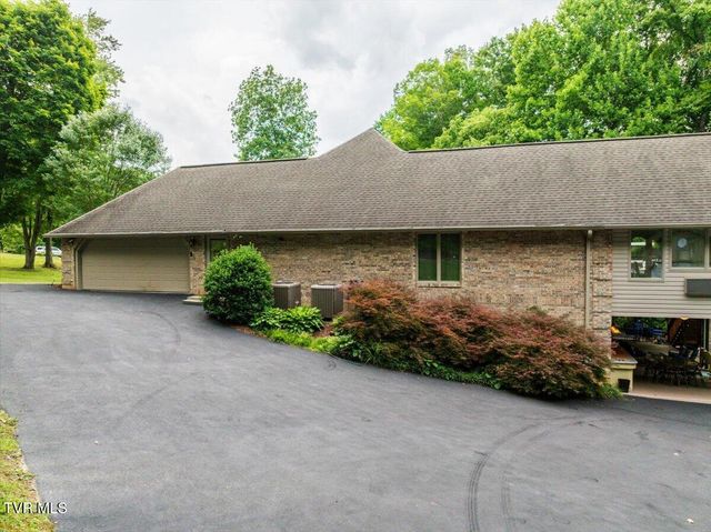 2031 Ridgefield Road, Johnson City, TN 37601